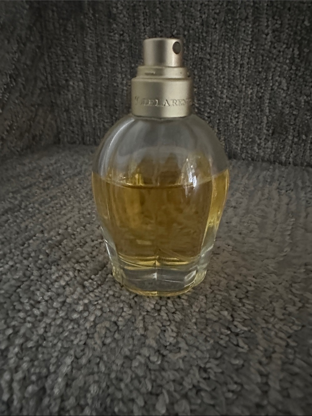 Vintage de La Renta by Oscar de la Renta, a classic fruity-floral eau de toilet
